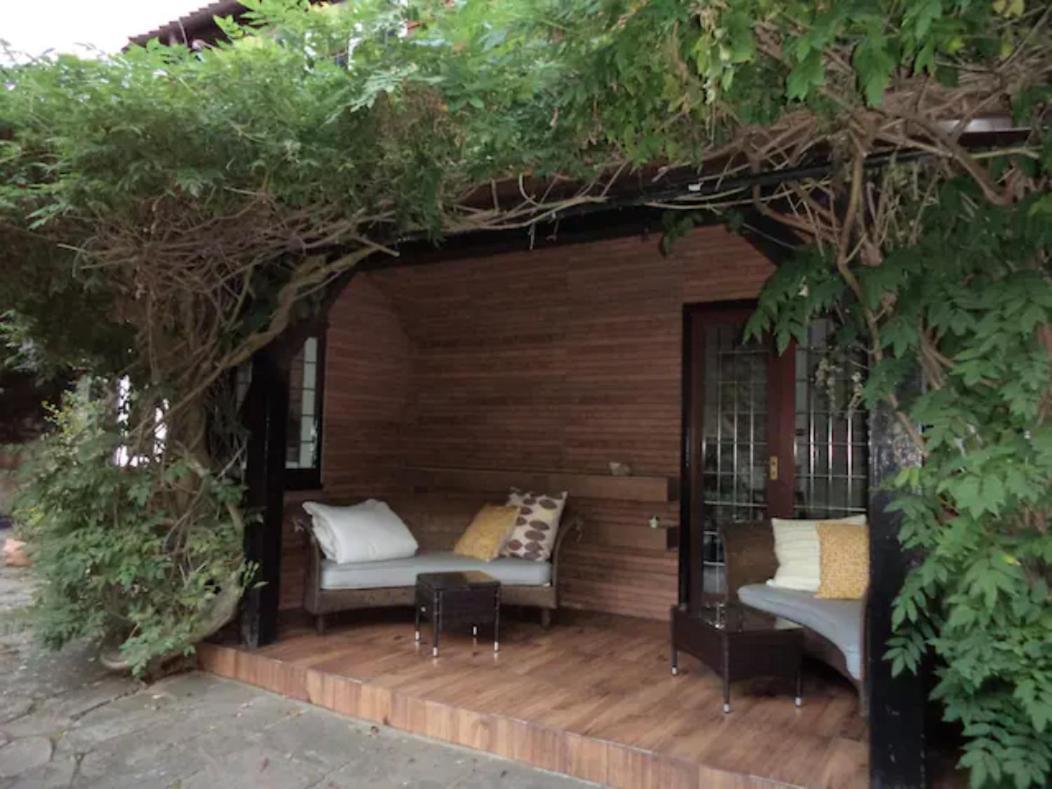 Вилла Coach House Уокинг Экстерьер фото