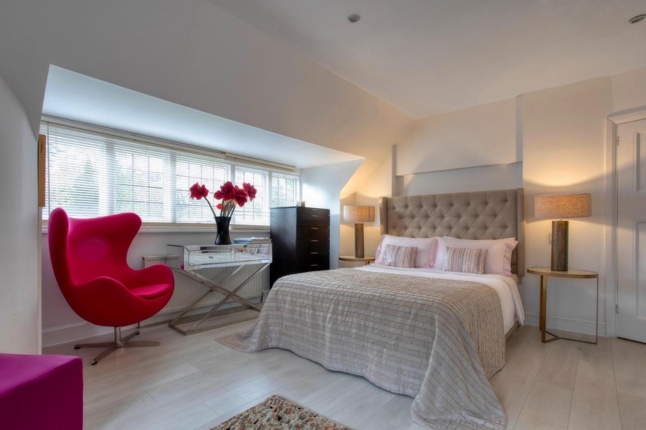 Вилла Coach House Уокинг Экстерьер фото