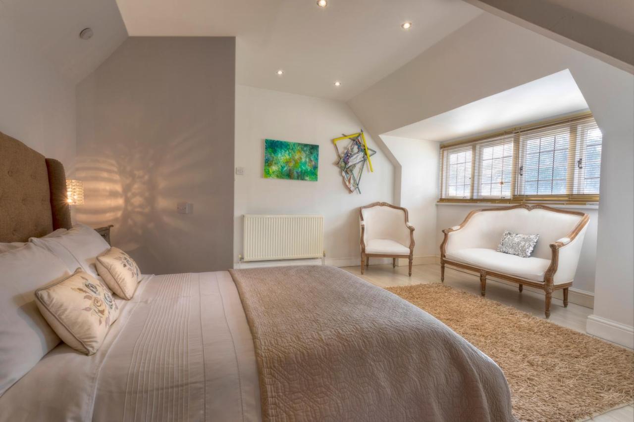 Вилла Coach House Уокинг Экстерьер фото
